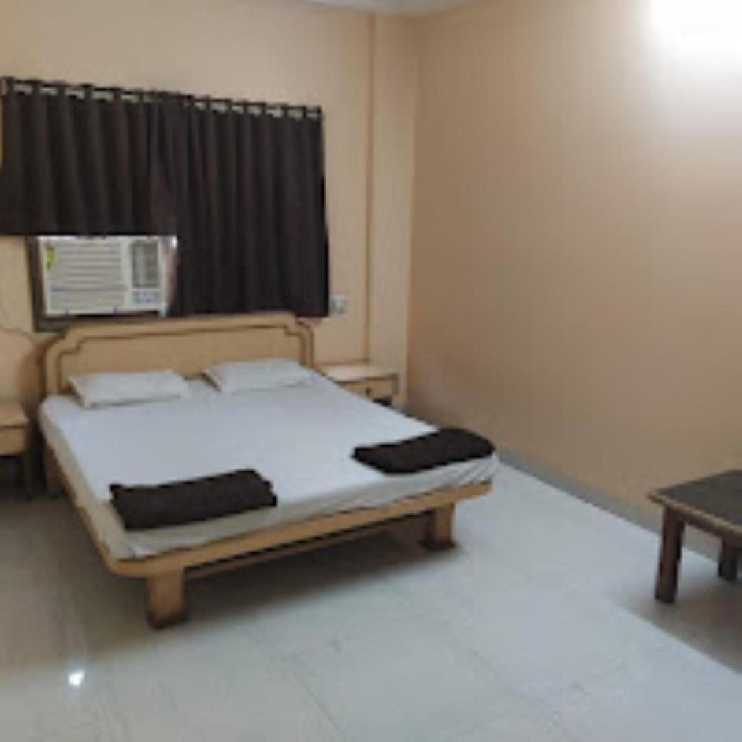 Hotel Pritam Palace , Dhule Exterior photo